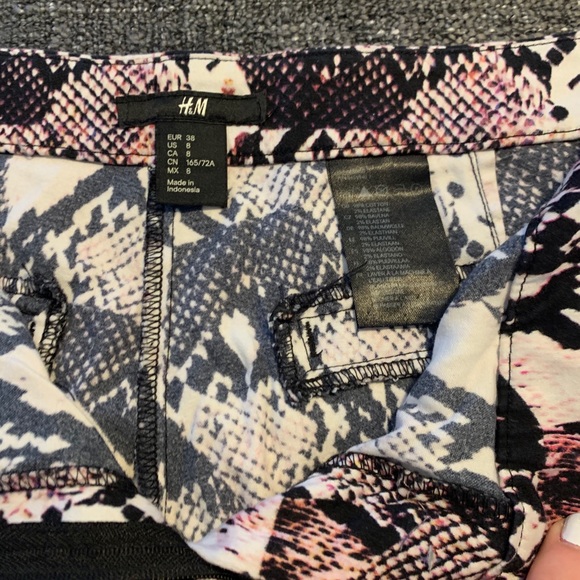 Low Rise | pink snake print shorts - Picture 2 of 3